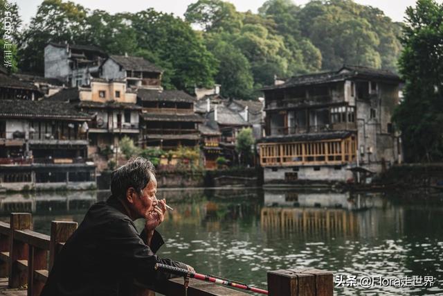 凤凰古城的日与夜 | 避开人潮，领略黄永玉笔下的中国最美小城