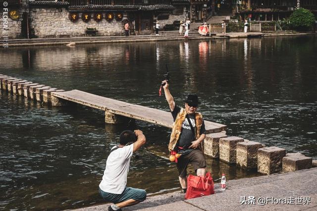 凤凰古城的日与夜 | 避开人潮，领略黄永玉笔下的中国最美小城