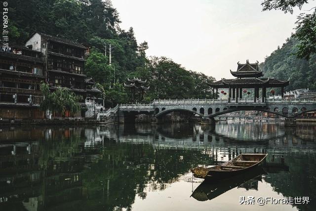 凤凰古城的日与夜 | 避开人潮，领略黄永玉笔下的中国最美小城