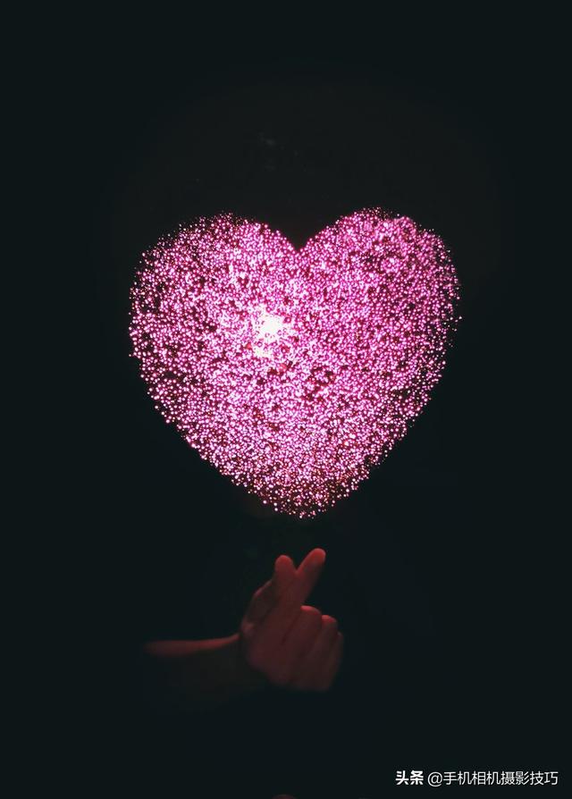 超浪漫的“比心”照：简单几步，教你在家拍出“心形烟花”