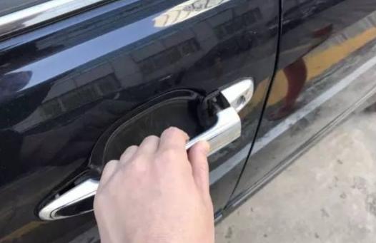无钥匙进入的车如何确定车门已锁好？