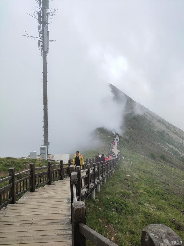 南北穿越太白山，上了拔仙台看到了壮观的云海，实在是不虚此行