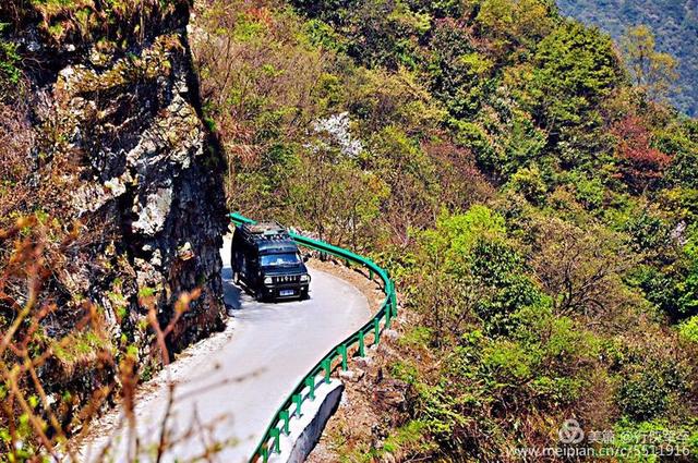 此路线既有桂林山水之美，又有云南石林之奇，还有318之险