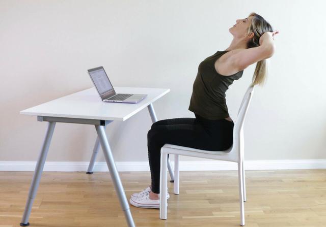 9个办公室坐姿伸展运动，释放颈椎、肩膀和腰椎，缓解腰酸背痛